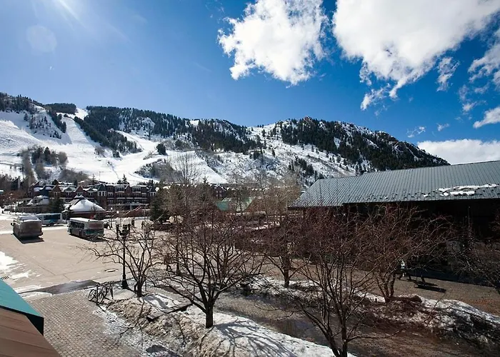 Independence Square 202, Hotel Room Over-Looking The Mall And Aspen Mountain