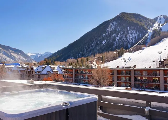 Independence Square 202, Hotel Room Over-Looking The Mall And Aspen Mountain